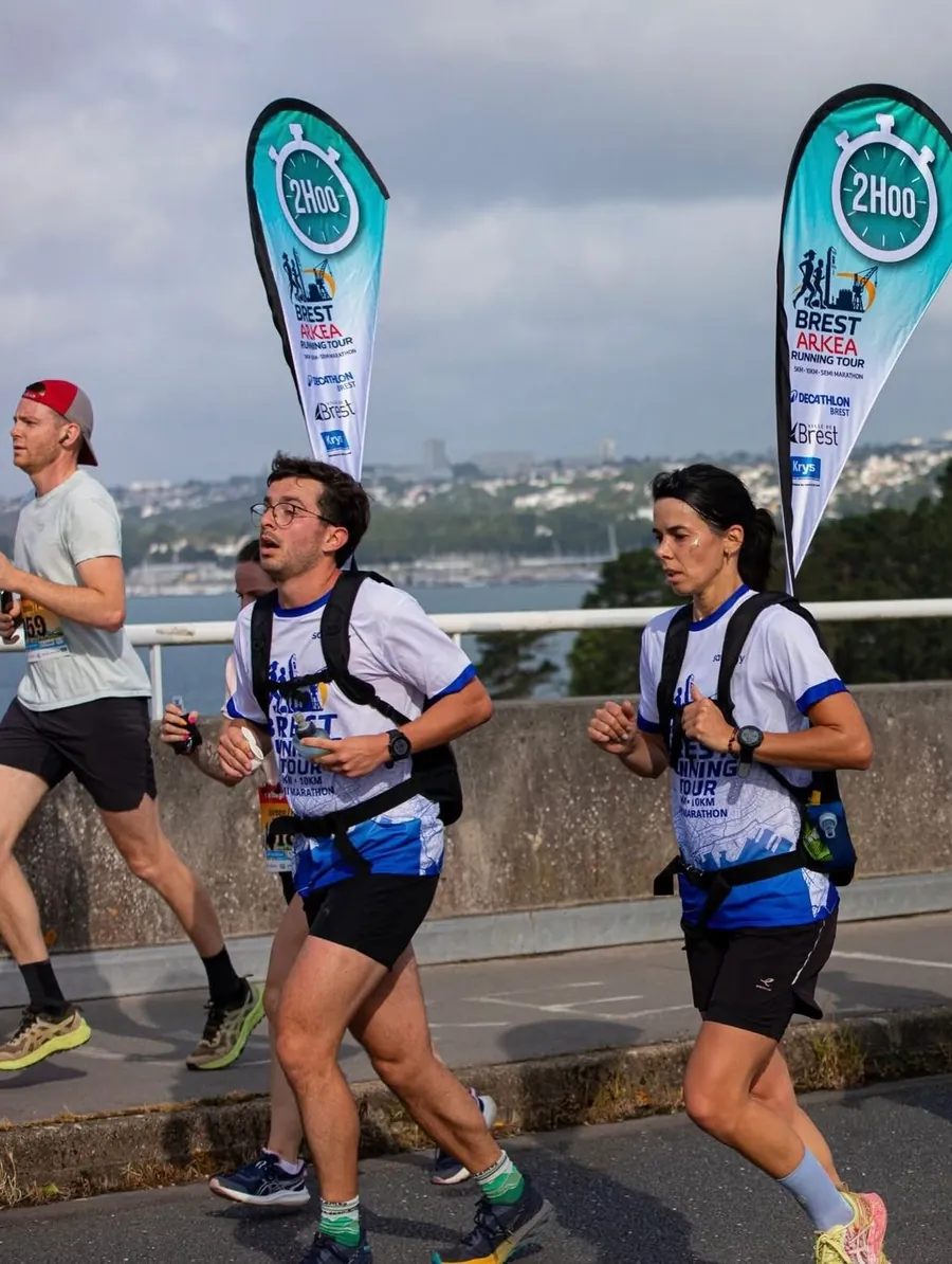 Meneurs d'allure 2h00 du Brest Arkéa Running Tour, la rade de Brest en arrière-plan